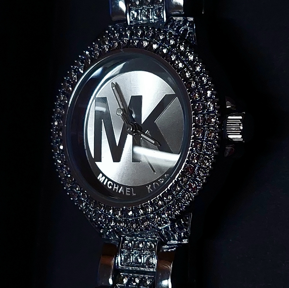 Fashion & Classic MichaelKors Dazzling Stailing Steel  Women's Watch ATM 6381 - Picture 2 of 6